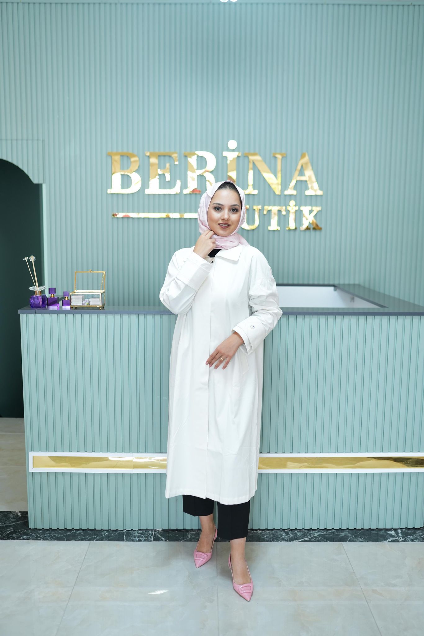 Üçgen Manşetli Trençkot