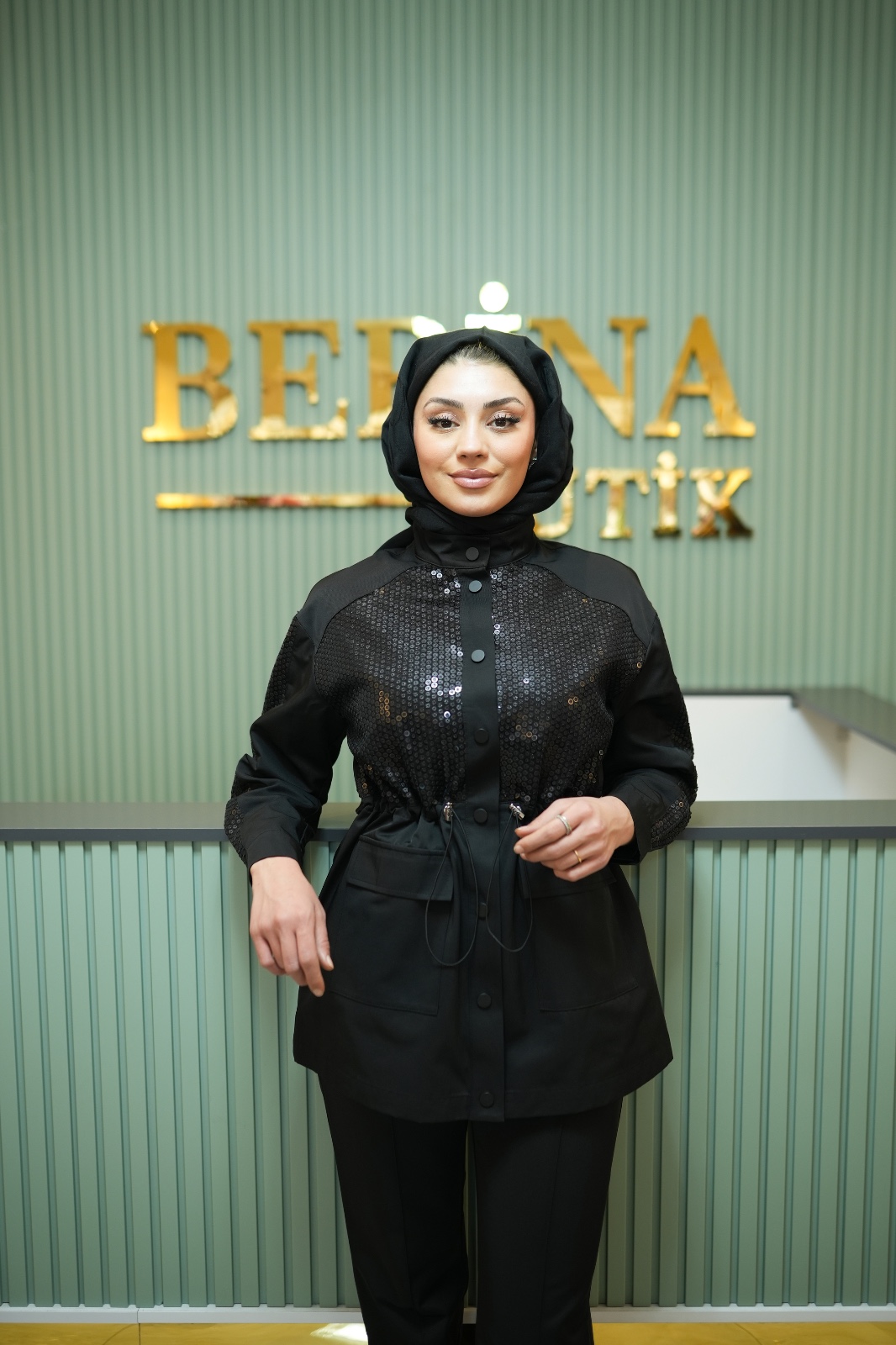 Payetli Siyah Pantolonlu Takım