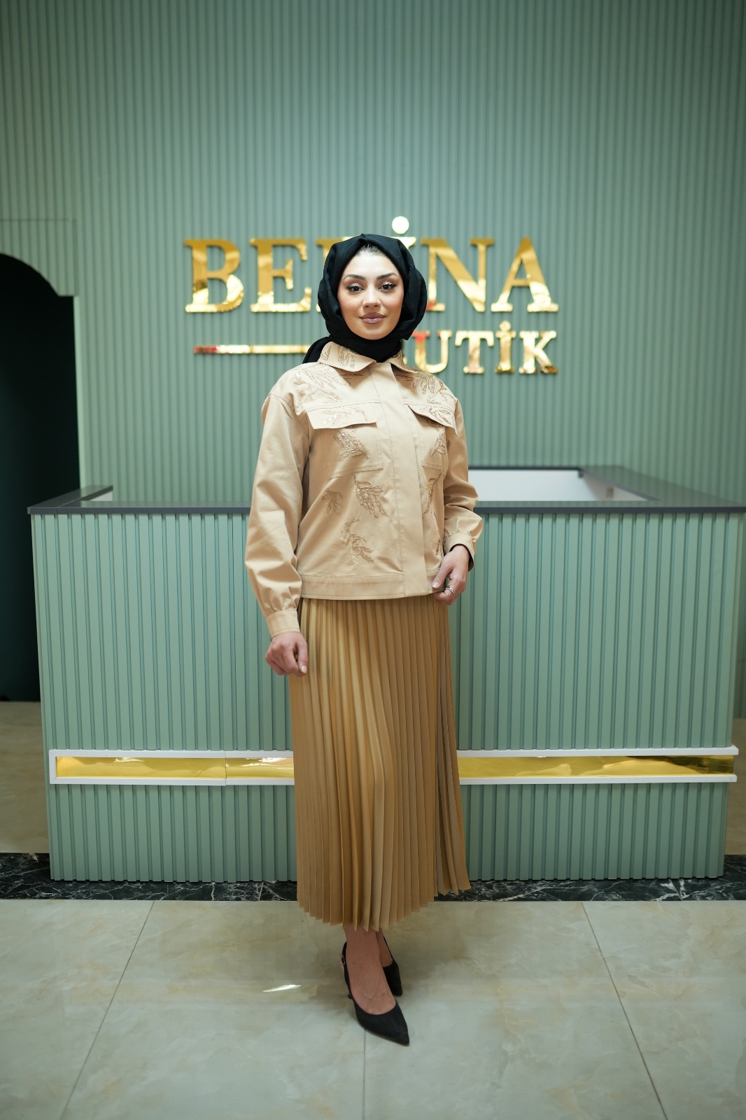 İşlemeli Saten Etekli Takım