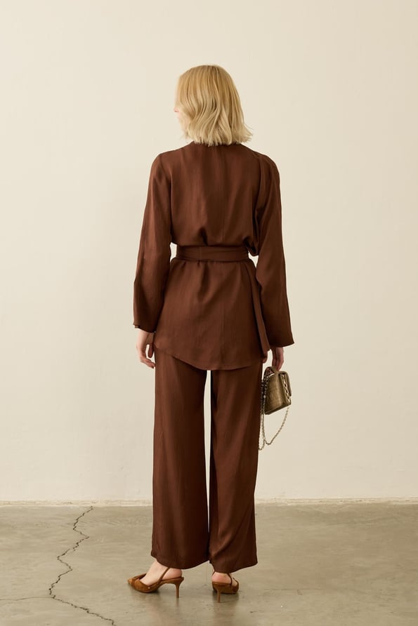 Caroline Pileli Gold Kemerli Şık Pantolonlu Takım KAHVE