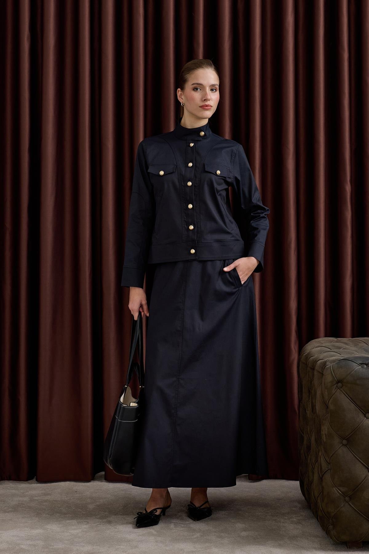 Lara Gold Düğmeli Etekli Takım-Hilay